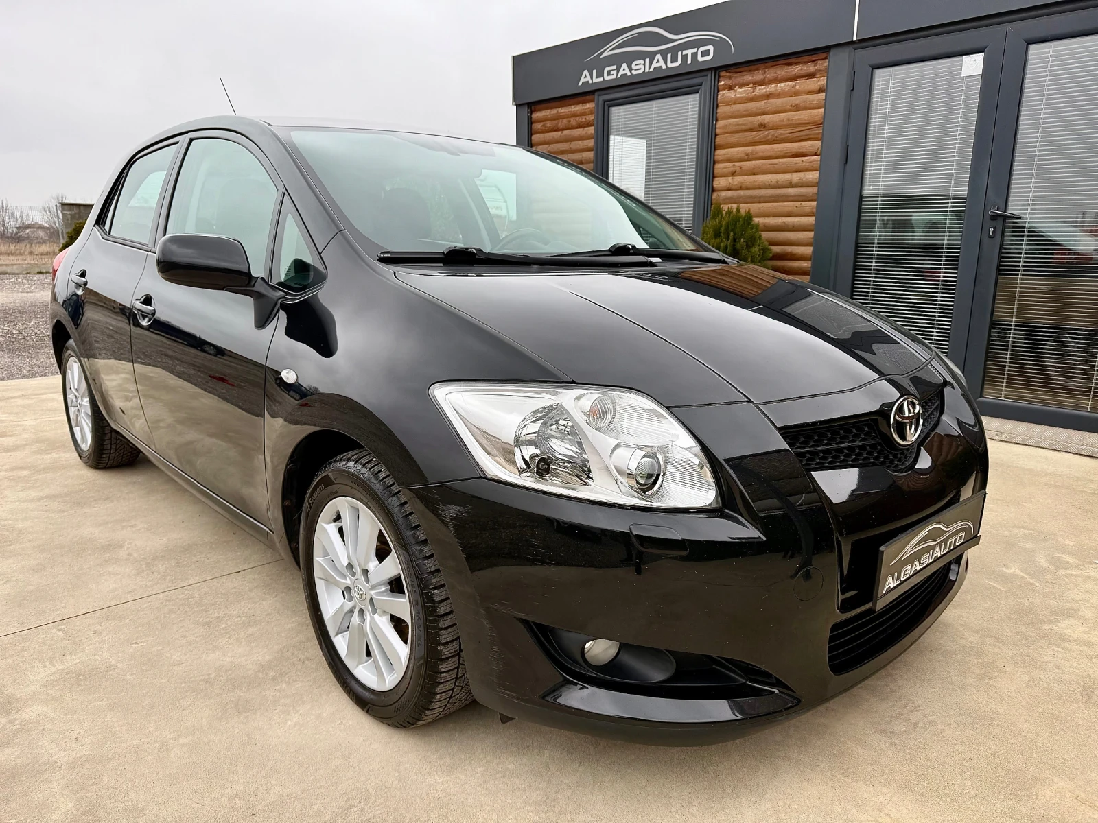 Toyota Auris 1.8 VALVEMATIC* EXECUTIVE* NAVI* XENON - изображение 6