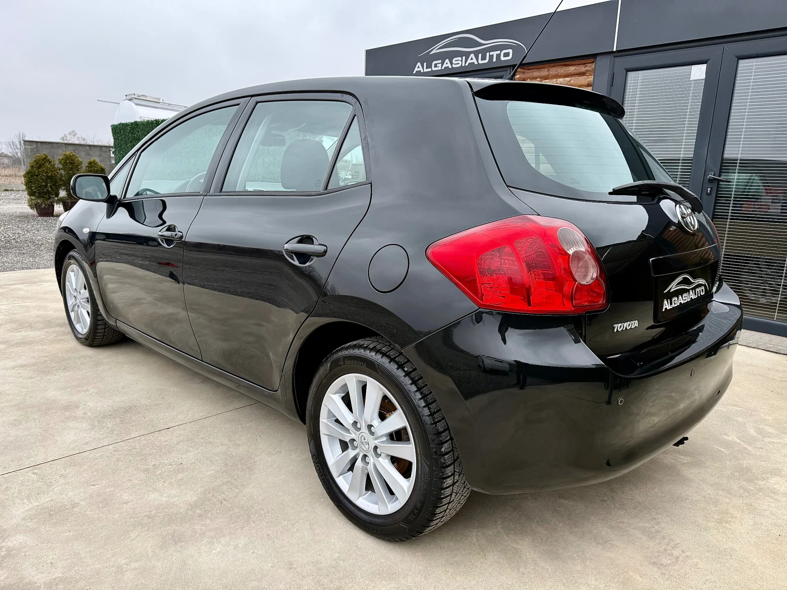 Toyota Auris 1.8 VALVEMATIC* EXECUTIVE* NAVI* XENON - изображение 3