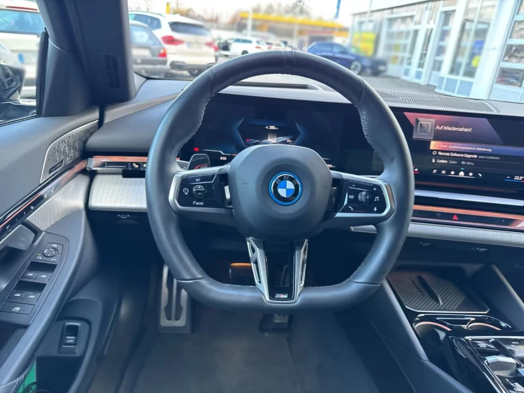 BMW i5 eDRIVE40/340HP/M-SPORT/LIM/AHK/LCPP/MEMO/562f - изображение 9