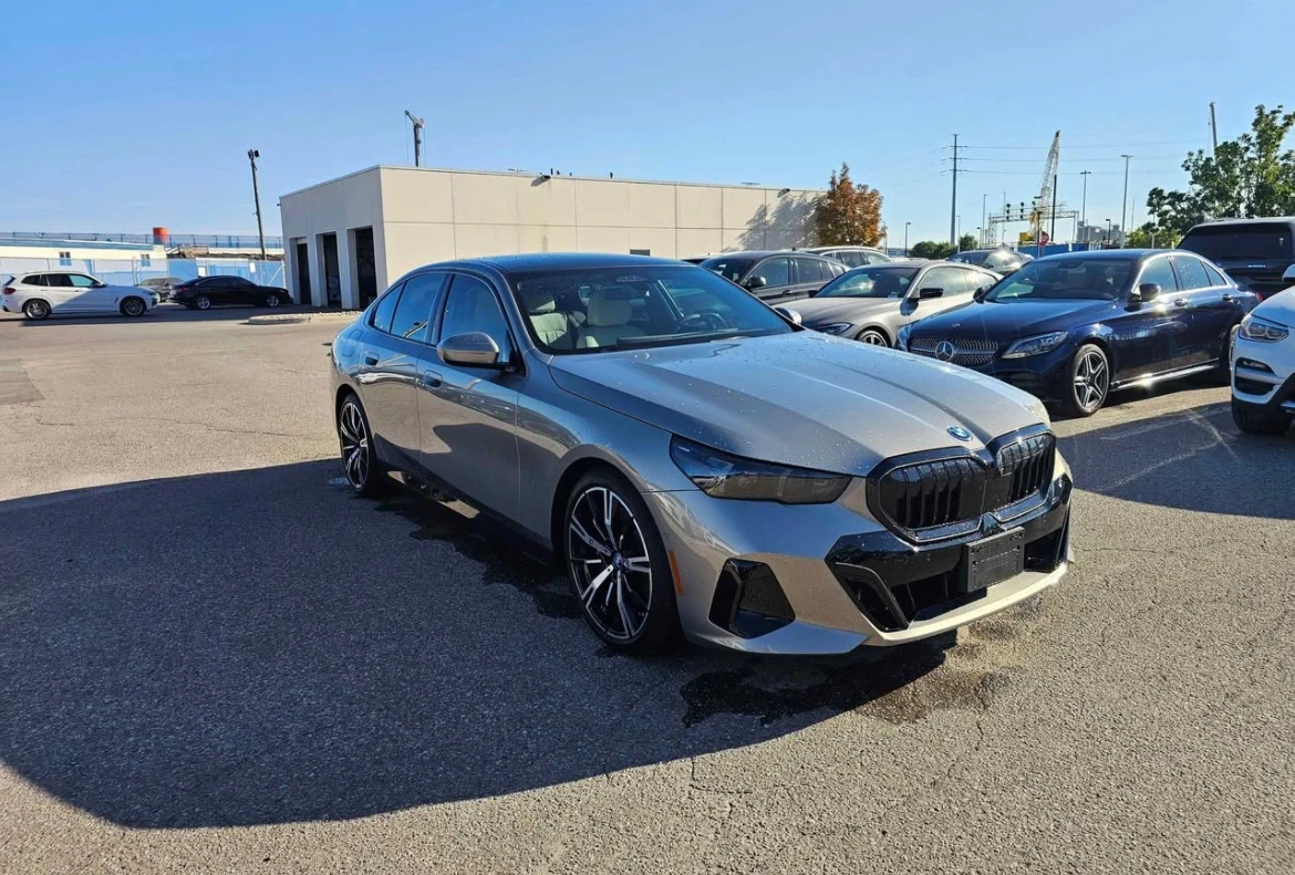 BMW 550 M SPORT * * CARFAX * * АВТО КРЕДИТ * *  - изображение 2