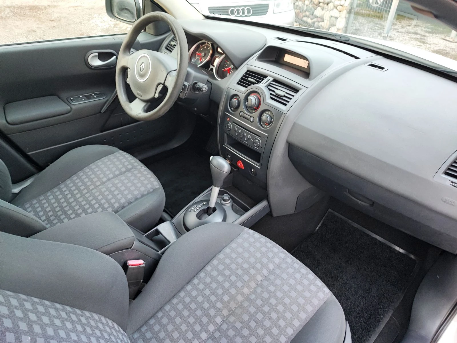 Renault Megane 1.6i* Автоматик* Швейцария - изображение 10