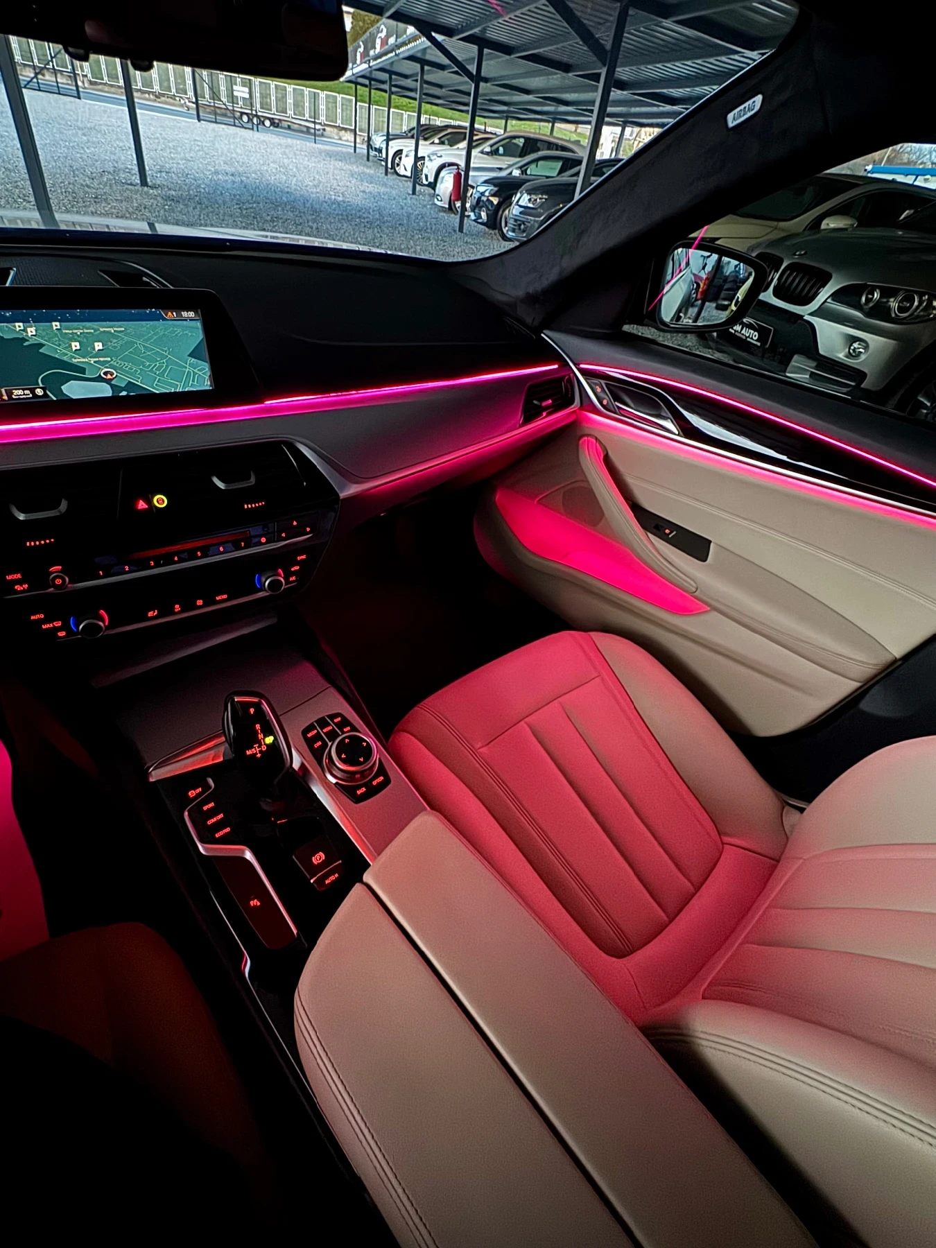 BMW 520 M-Pack X-Drive, снимка 16 - Автомобили и джипове - 53713123