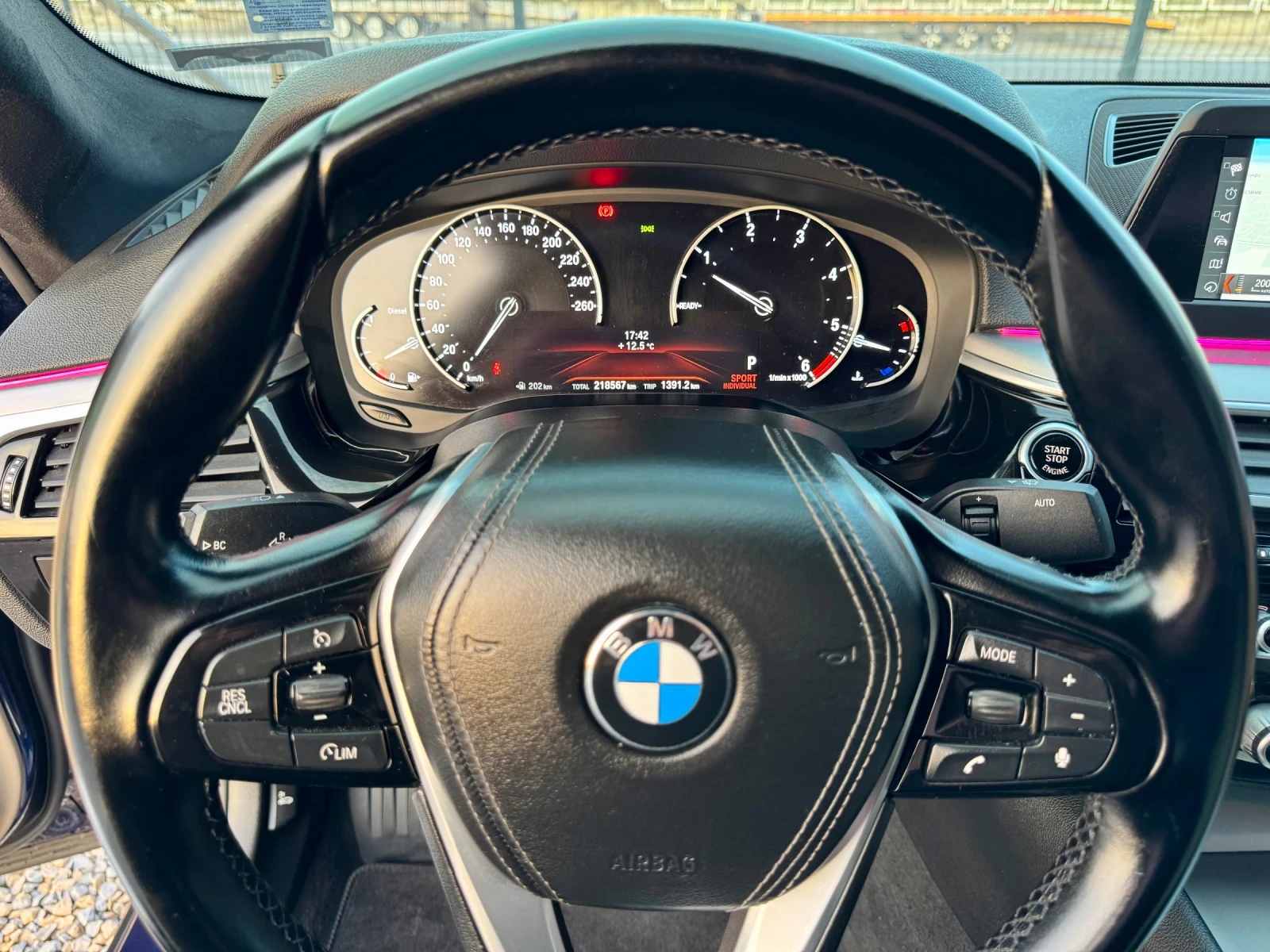 BMW 520 M-Pack X-Drive, снимка 11 - Автомобили и джипове - 53713123