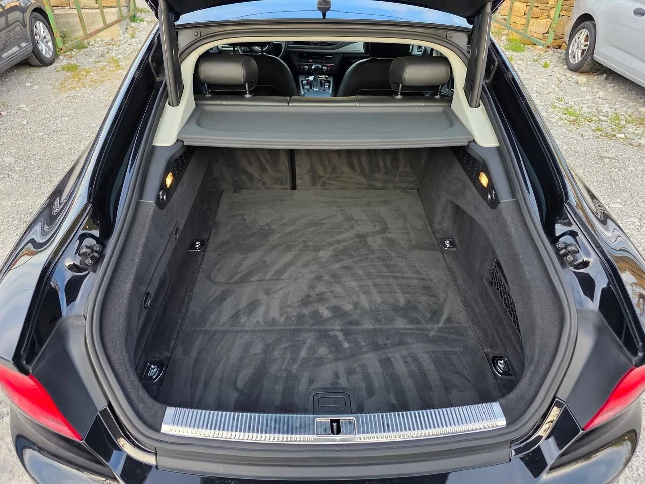 Audi A7 3.0TDI 245K.C. / АВТОМАТ / НАВИ / КОЖА / БОСЕ, снимка 14 - Автомобили и джипове - 54223518