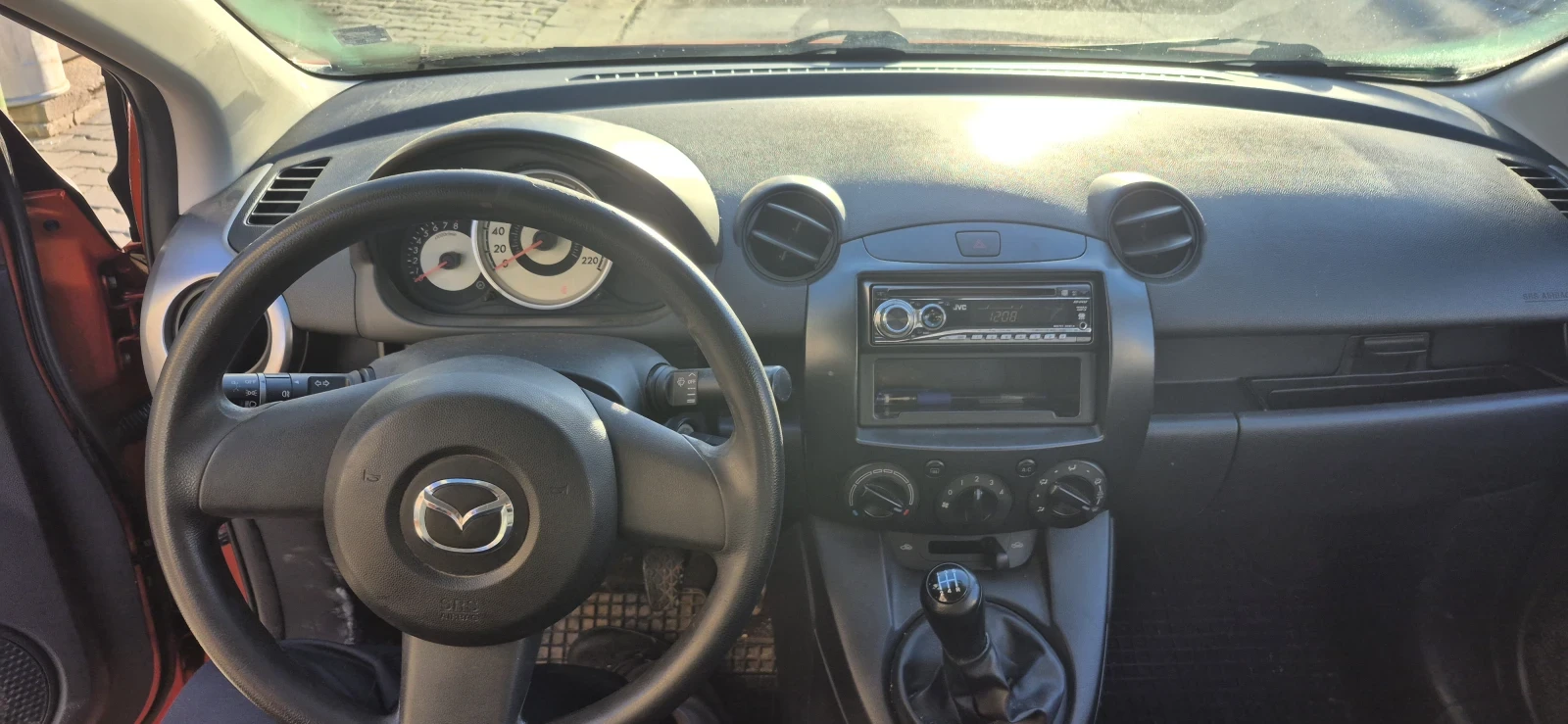 Mazda 2 1.3, снимка 6 - Автомобили и джипове - 54404203