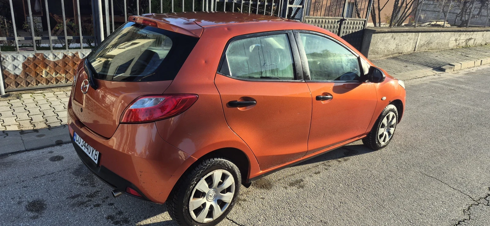 Mazda 2 1.3, снимка 4 - Автомобили и джипове - 54404203