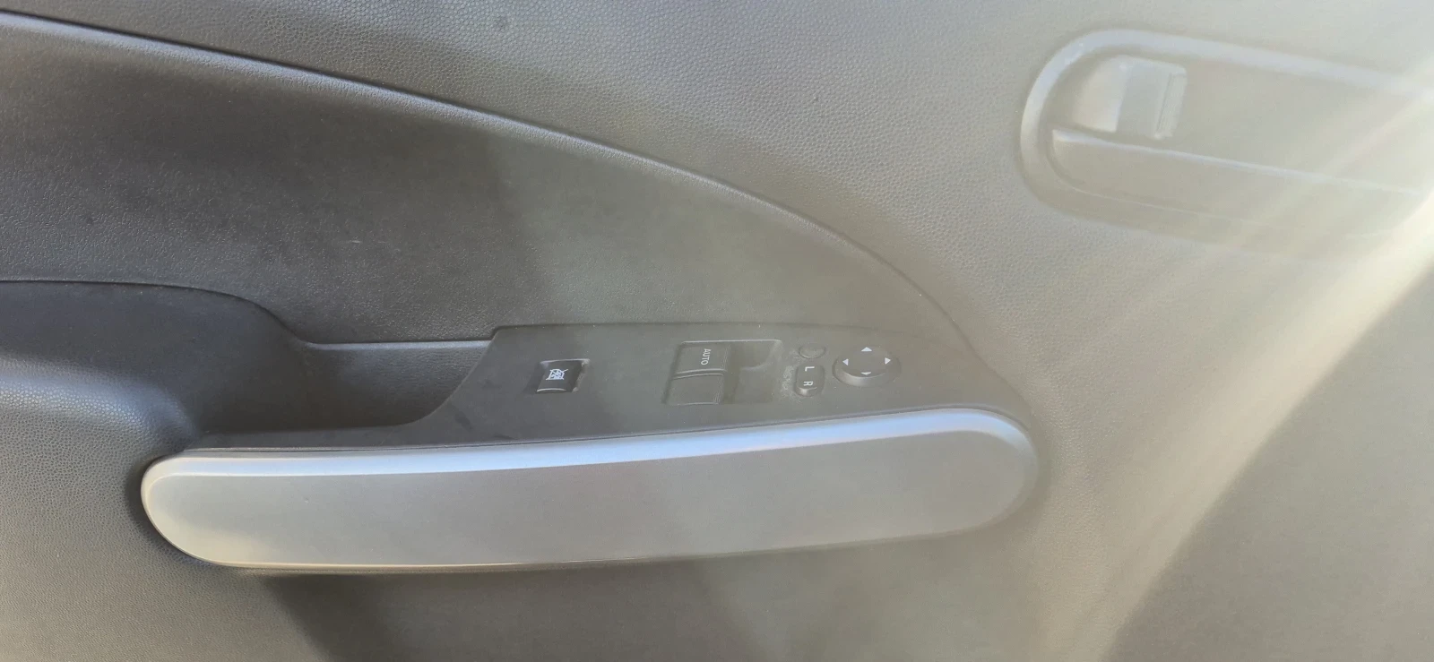Mazda 2 1.3, снимка 7 - Автомобили и джипове - 54404203