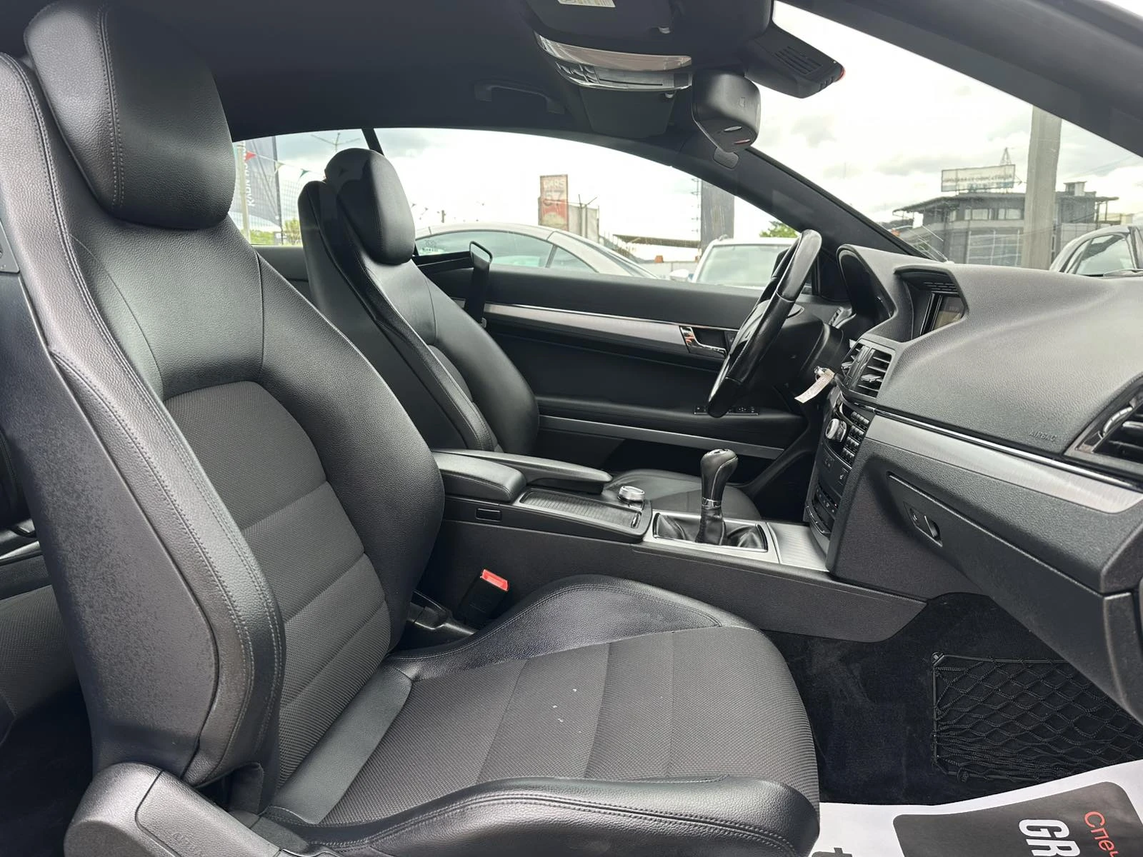 Mercedes-Benz E 200 CGI Avangarde 6-скорости, снимка 14 - Автомобили и джипове - 54485882