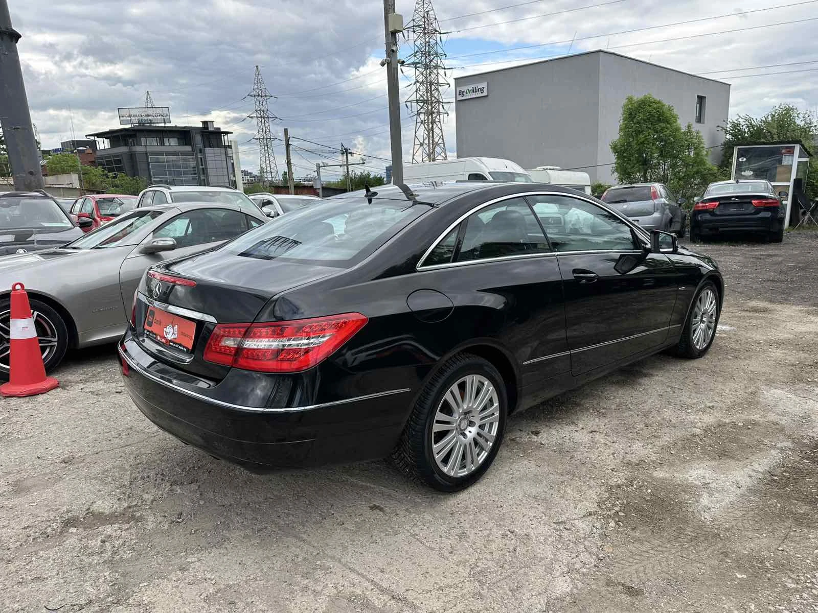 Mercedes-Benz E 200 CGI Avangarde 6-скорости, снимка 3 - Автомобили и джипове - 54485882