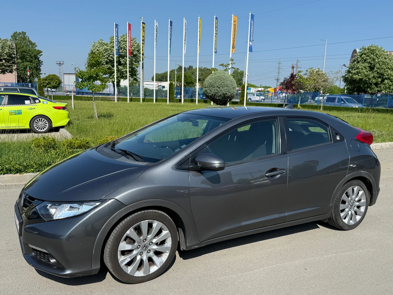 Honda Civic 2.2DTEC-РЕГИСТРИРАНА-ВСИЧКО ПЛАТЕНО, снимка 2 - Автомобили и джипове - 54499858