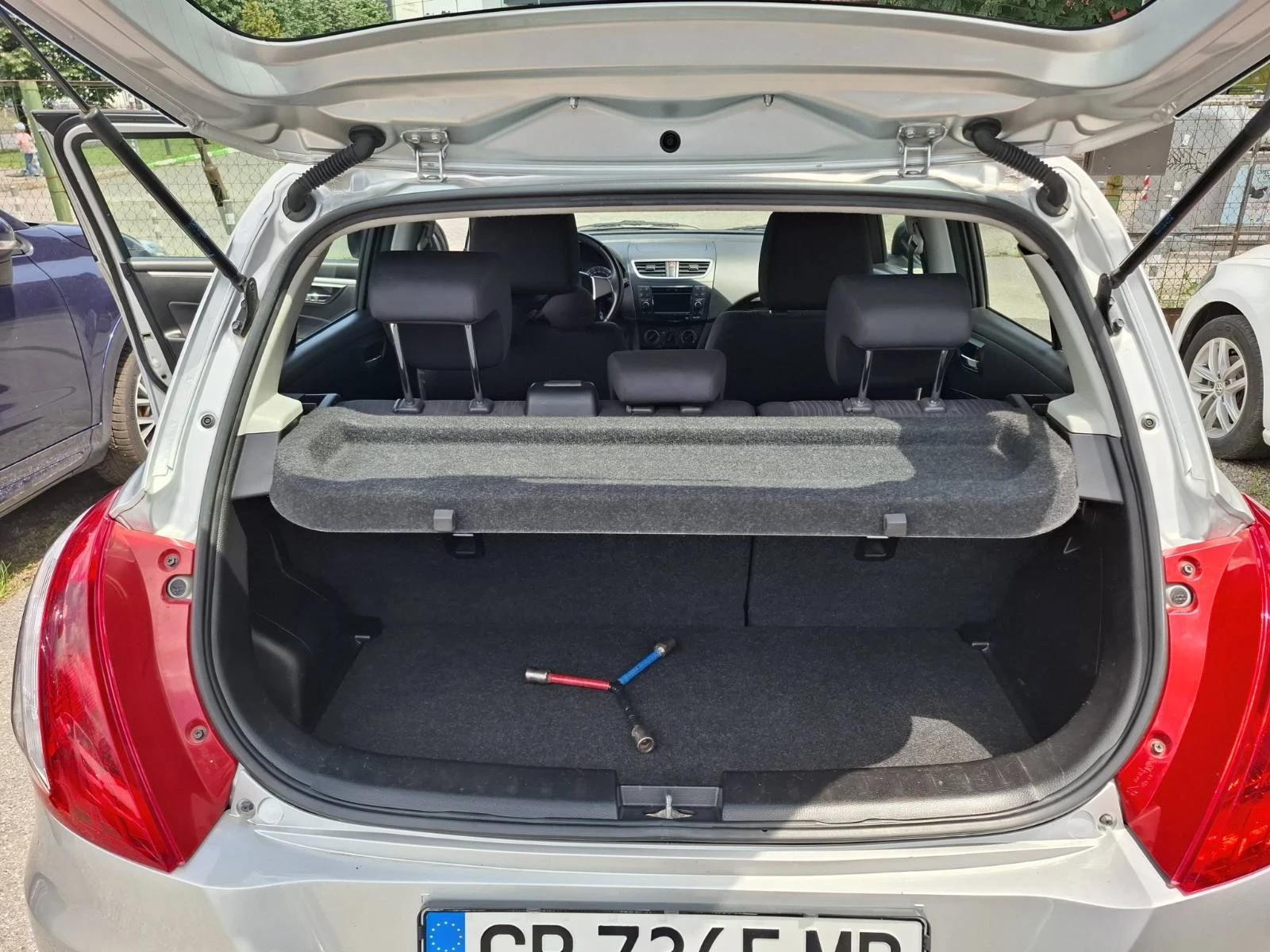 Suzuki Swift 1.3i 4x4, снимка 13 - Автомобили и джипове - 54808595