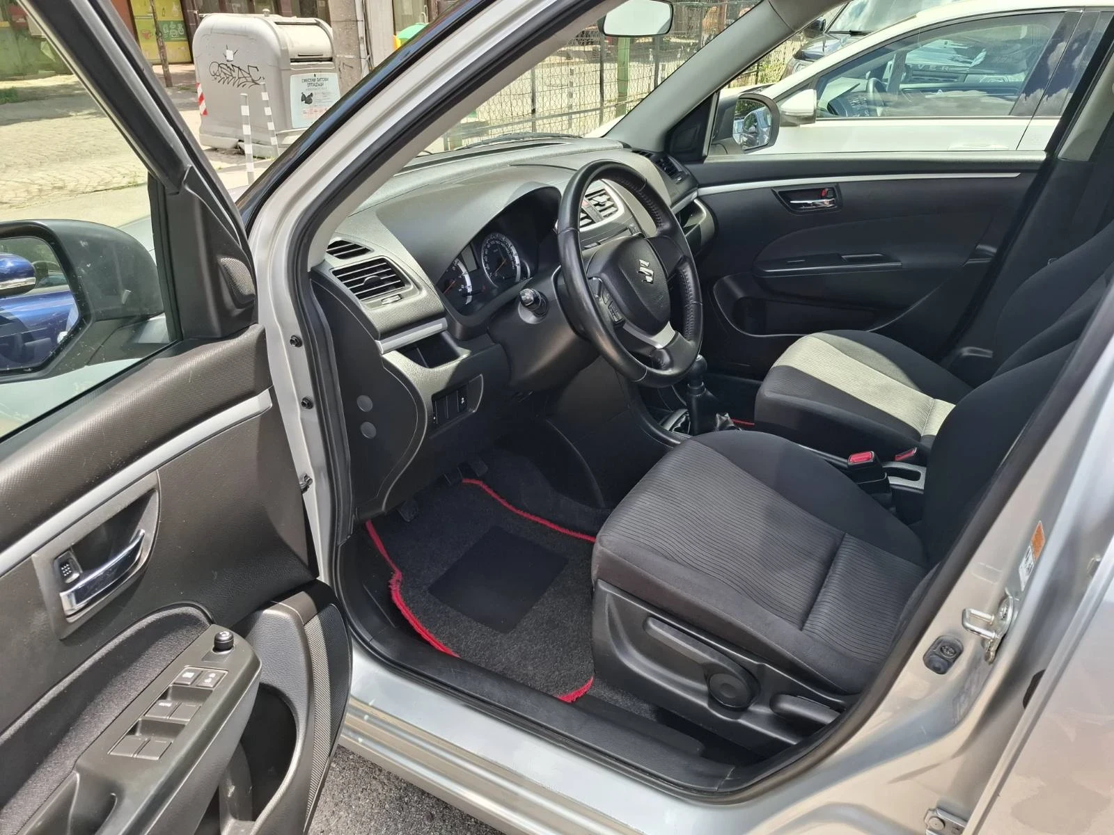 Suzuki Swift 1.3i 4x4, снимка 8 - Автомобили и джипове - 54808595