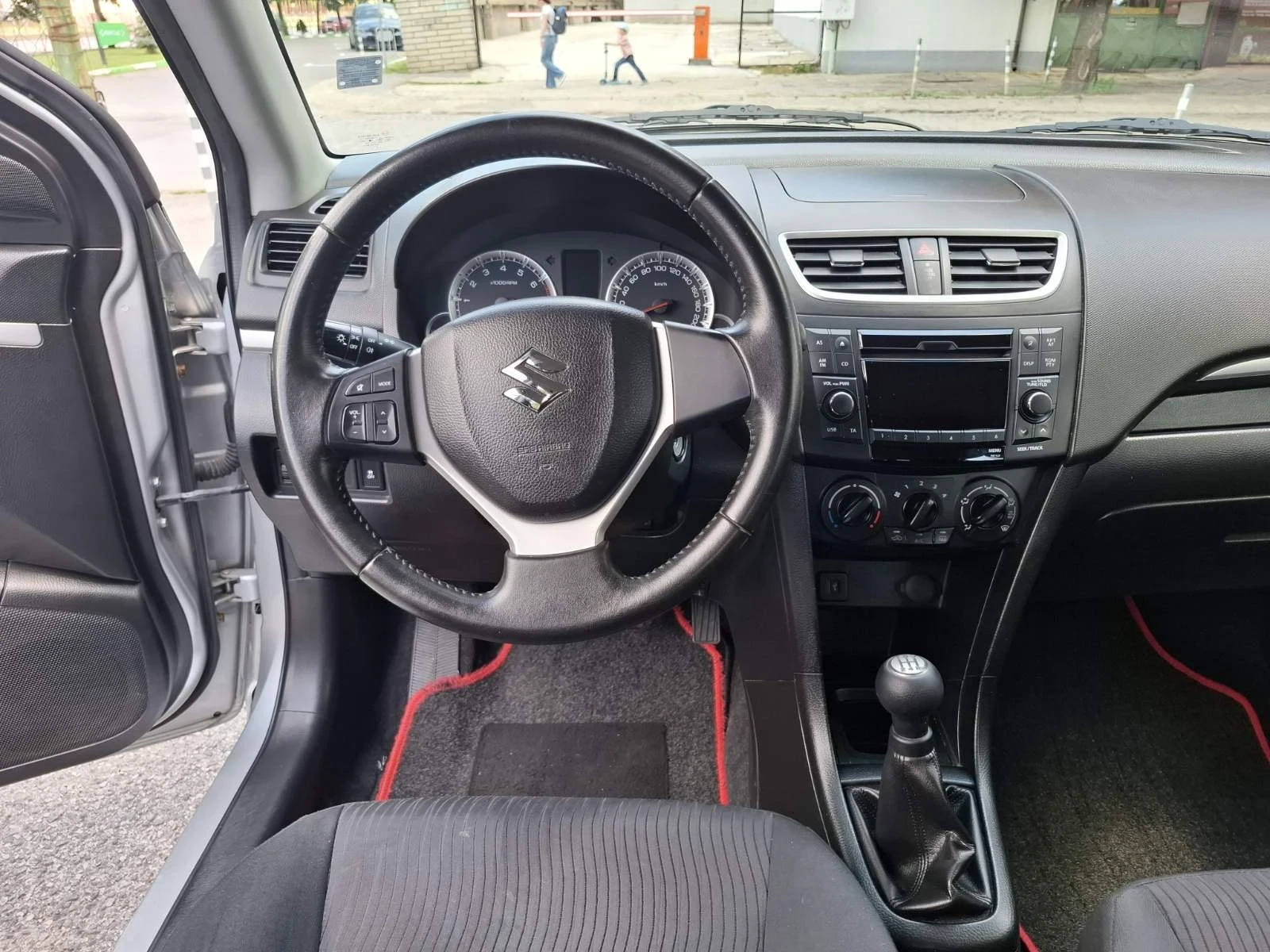 Suzuki Swift 1.3i 4x4, снимка 7 - Автомобили и джипове - 54808595