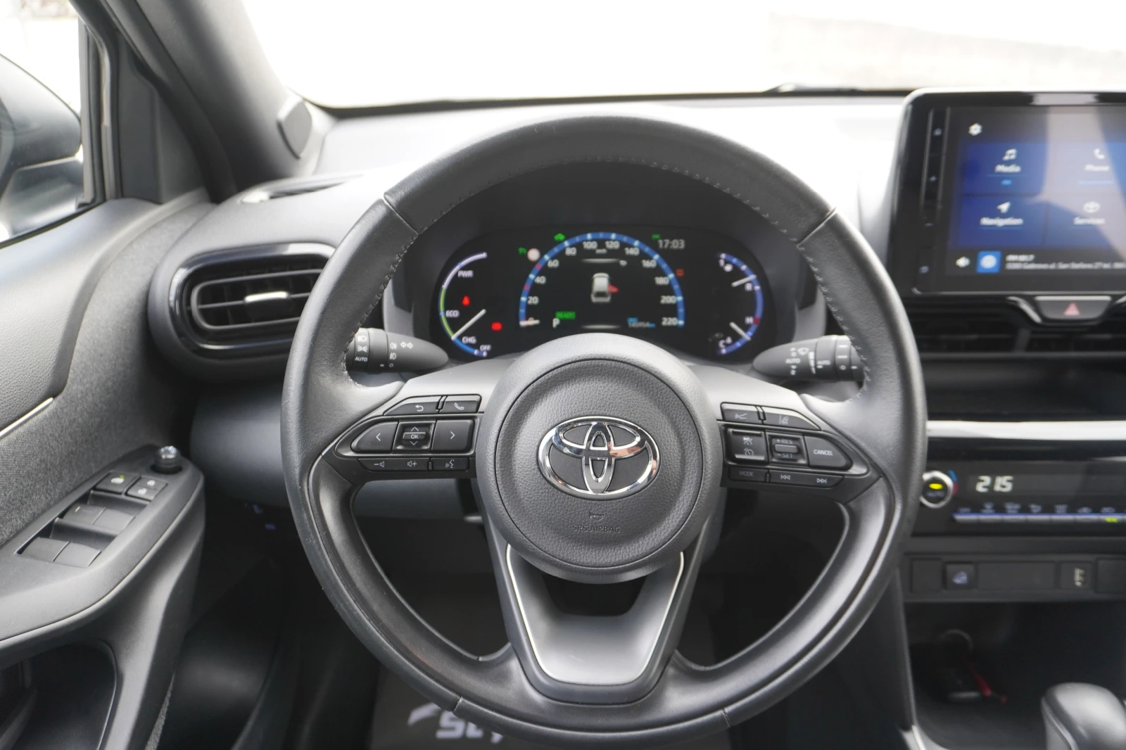 Toyota Yaris Cross 1.5 HYBRID/AWD-i/LOUNGE, КАТО НОВА!, снимка 12 - Автомобили и джипове - 55047008