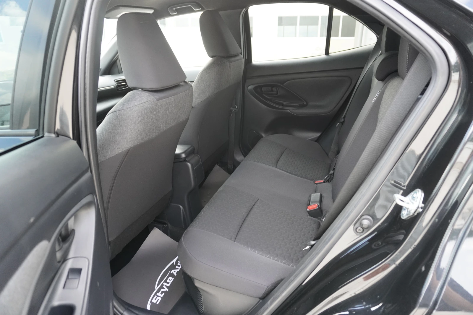 Toyota Yaris Cross 1.5 HYBRID/AWD-i/LOUNGE, КАТО НОВА!, снимка 14 - Автомобили и джипове - 55047008