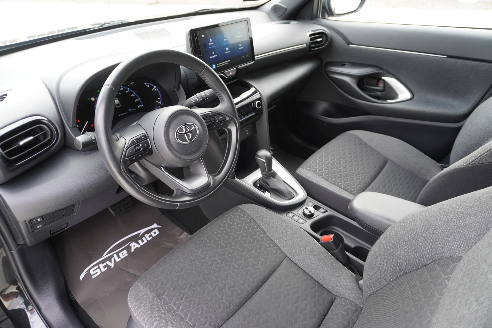 Toyota Yaris Cross 1.5 HYBRID/AWD-i/LOUNGE, КАТО НОВА!, снимка 9 - Автомобили и джипове - 55047008