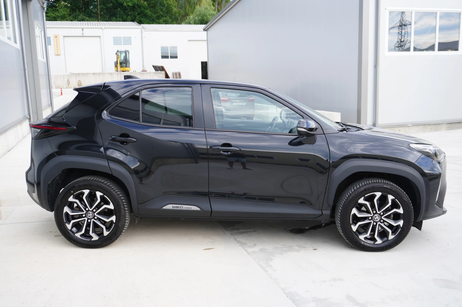 Toyota Yaris Cross 1.5 HYBRID/AWD-i/LOUNGE, КАТО НОВА!, снимка 6 - Автомобили и джипове - 55047008
