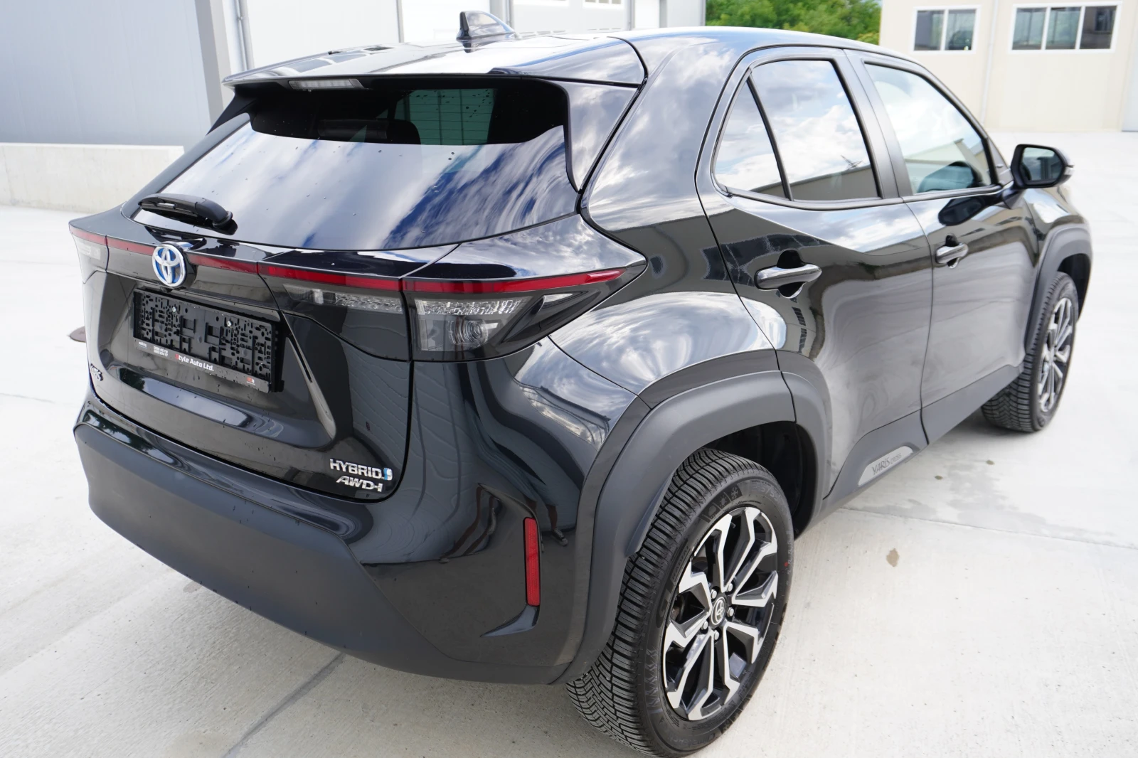 Toyota Yaris Cross 1.5 HYBRID/AWD-i/LOUNGE, КАТО НОВА!, снимка 5 - Автомобили и джипове - 55047008