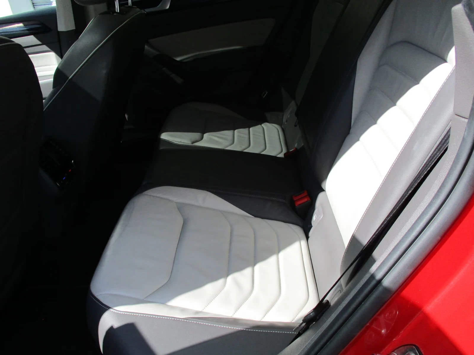 VW Arteon 2.0 TSI/190HP/FWD/ELEGANCE/PANO/360/337h | Mobile.bg � ����������� 8
