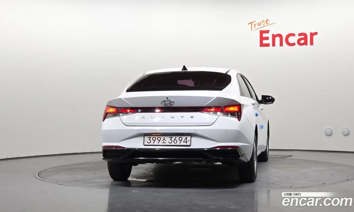 Hyundai Elantra 1.6 Modern, снимка 4 - Автомобили и джипове - 56155831