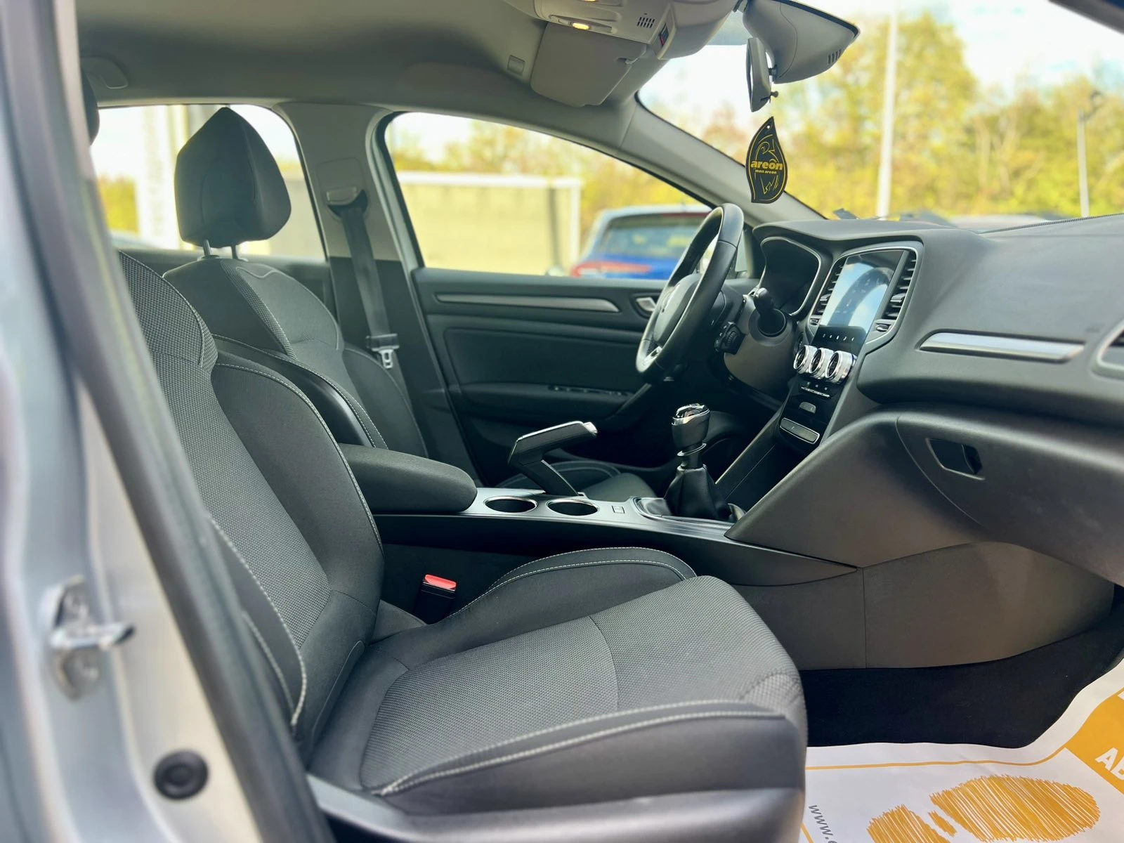 Renault Megane 1.3 TCe / 140 �.�. / LED / �������� | Mobile.bg � ����������� 8