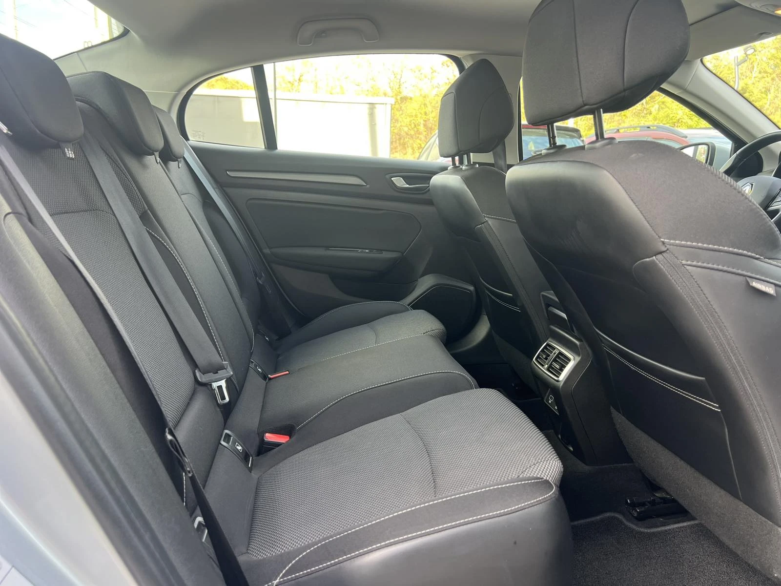 Renault Megane 1.3 TCe / 140 �.�. / LED / �������� | Mobile.bg � ����������� 16