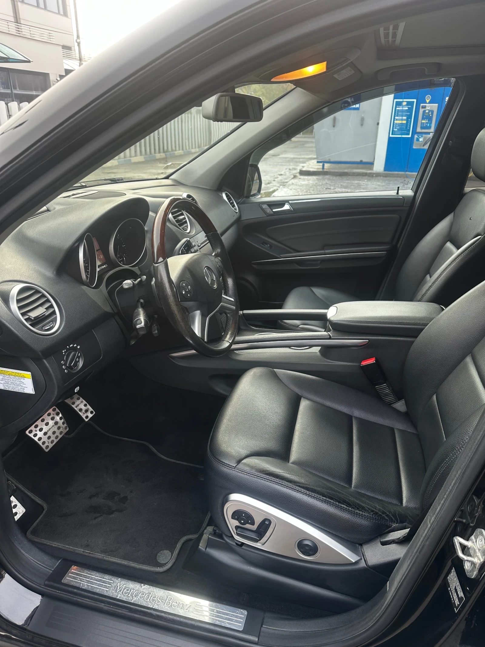 Mercedes-Benz ML 550 5.5AMG, снимка 11 - Автомобили и джипове - 56715022