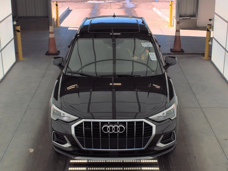 Audi Q3 2.0T Premium* ПАНО* ПОДГРЕВ* СЕРВИЗНА ИСТОРИЯ, снимка 2 - Автомобили и джипове - 48798736