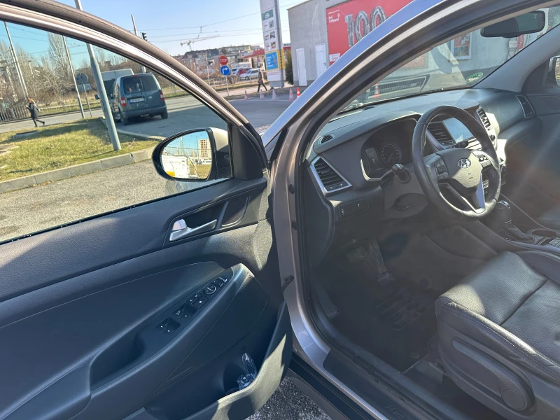 Hyundai Tucson Premium CRDi 4WD, снимка 14 - Автомобили и джипове - 53169973