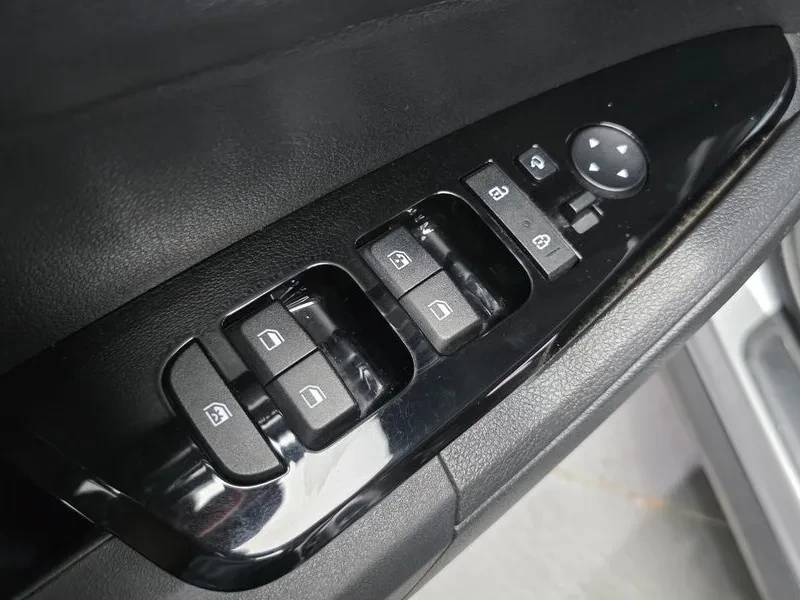 Kia Sportage 2.0 2Wd Prestige, снимка 13 - Автомобили и джипове - 56126455