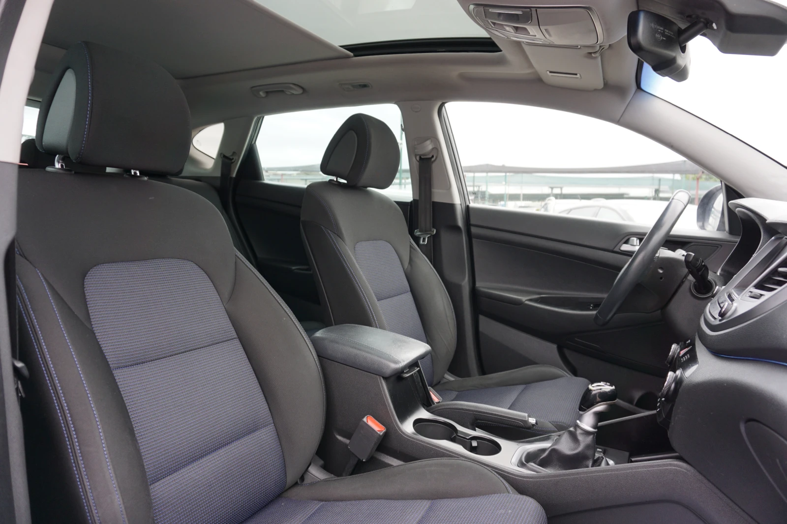 Hyundai Tucson 2.0/4x4/Xpossible/Xennon/Ст.таван/Камера, снимка 3 - Автомобили и джипове - 52422200