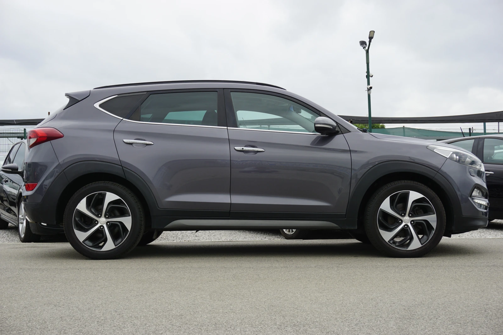 Hyundai Tucson 2.0/4x4/Xpossible/Xennon/Ст.таван/Камера, снимка 10 - Автомобили и джипове - 52422200