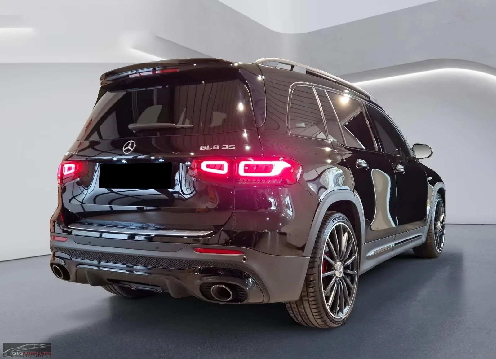 Mercedes-Benz GLB 35AMG/306HP/4MATIC/PANO/BURM/DISTR/AHK/CPLAY/159q, снимка 4 - Автомобили и джипове - 54202393