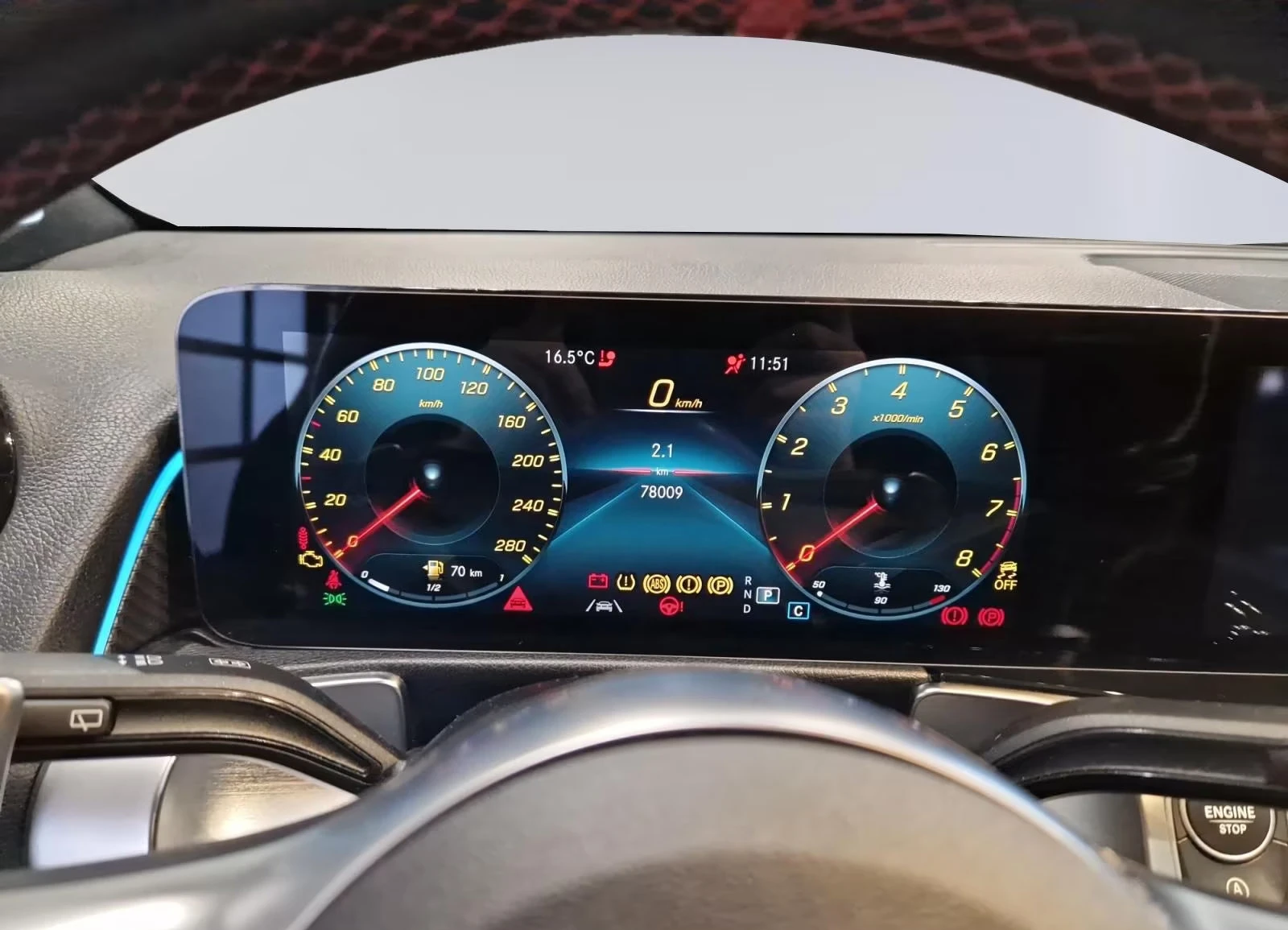 Mercedes-Benz GLB 35AMG/306HP/4MATIC/PANO/BURM/DISTR/AHK/CPLAY/159q, снимка 9 - Автомобили и джипове - 54202393