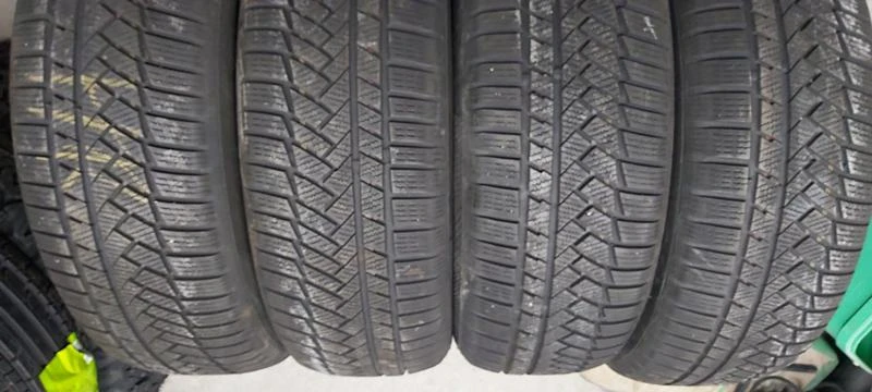 Гуми Зимни 235/60R18, снимка 1 - Гуми и джанти - 34684381