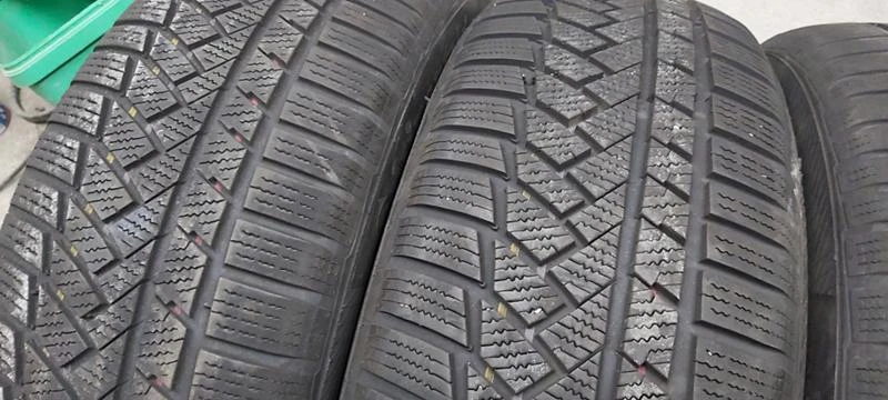 Гуми Зимни 235/60R18, снимка 2 - Гуми и джанти - 34684381