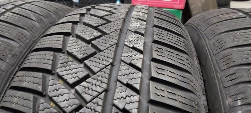 Гуми Зимни 235/60R18, снимка 5 - Гуми и джанти - 34684381