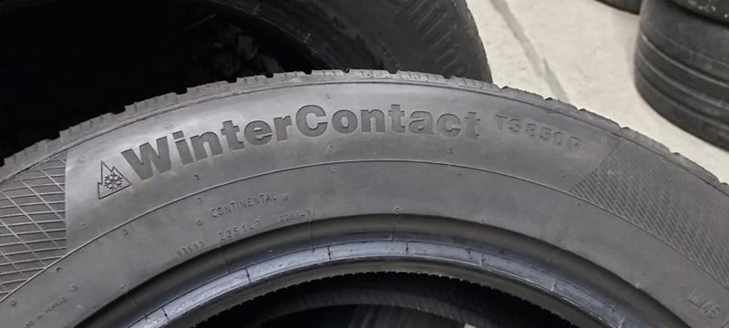 Гуми Зимни 235/60R18, снимка 7 - Гуми и джанти - 34684381