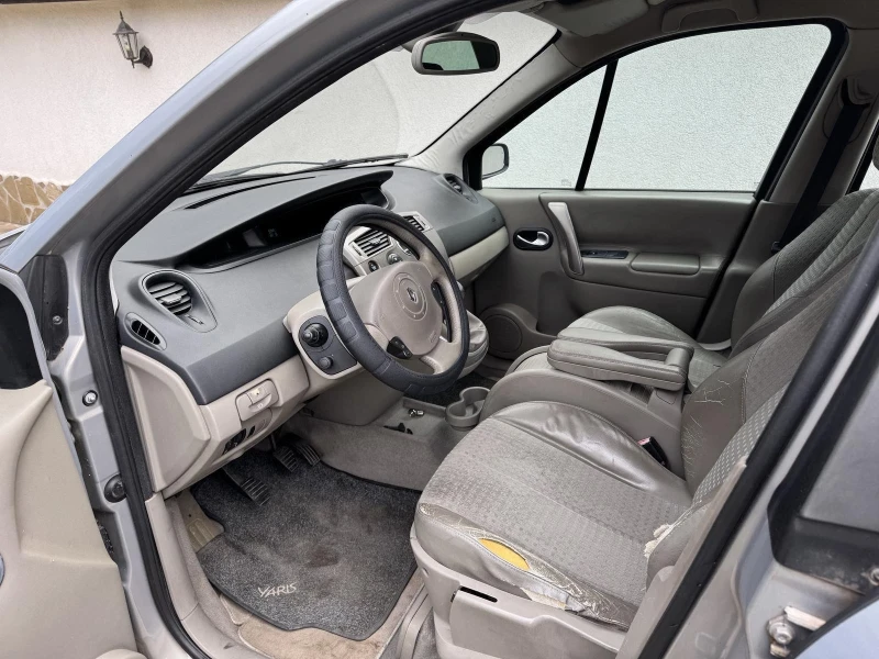 Renault Scenic, снимка 10 - Автомобили и джипове - 48048332