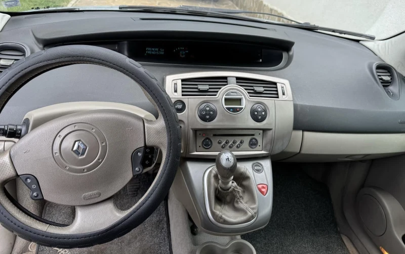 Renault Scenic, снимка 9 - Автомобили и джипове - 48048332