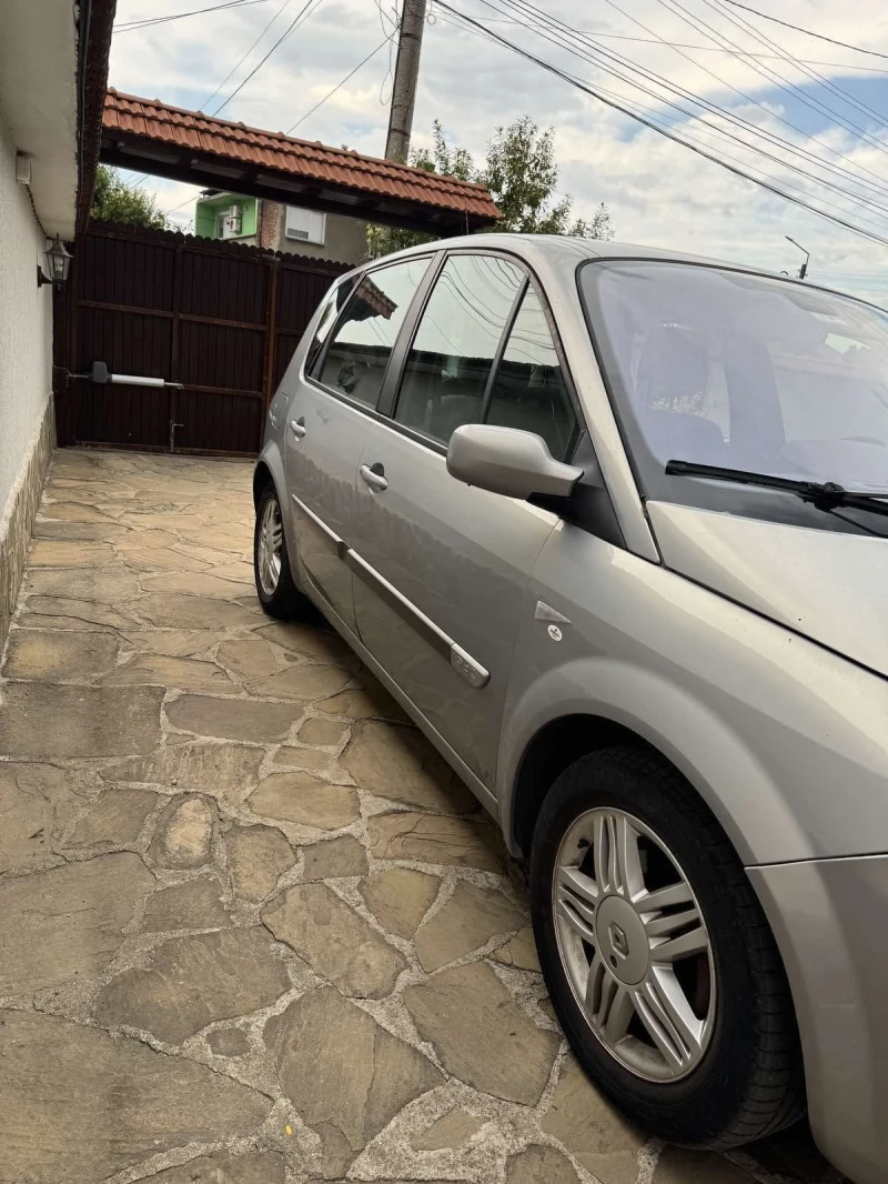 Renault Scenic, снимка 8 - Автомобили и джипове - 48048332