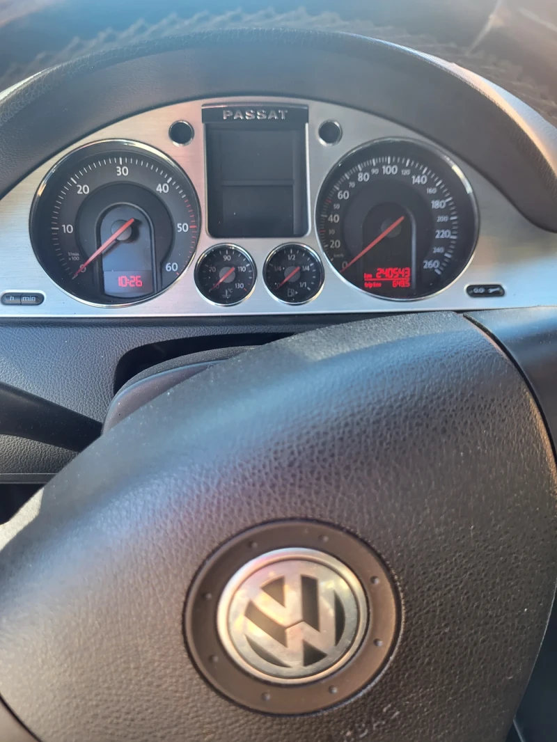 VW Passat, снимка 8 - Автомобили и джипове - 51770113