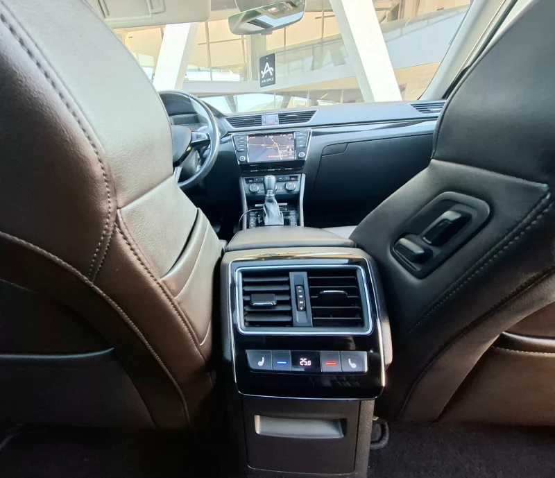 Skoda Superb L&K 190hp, снимка 8 - Автомобили и джипове - 52107365