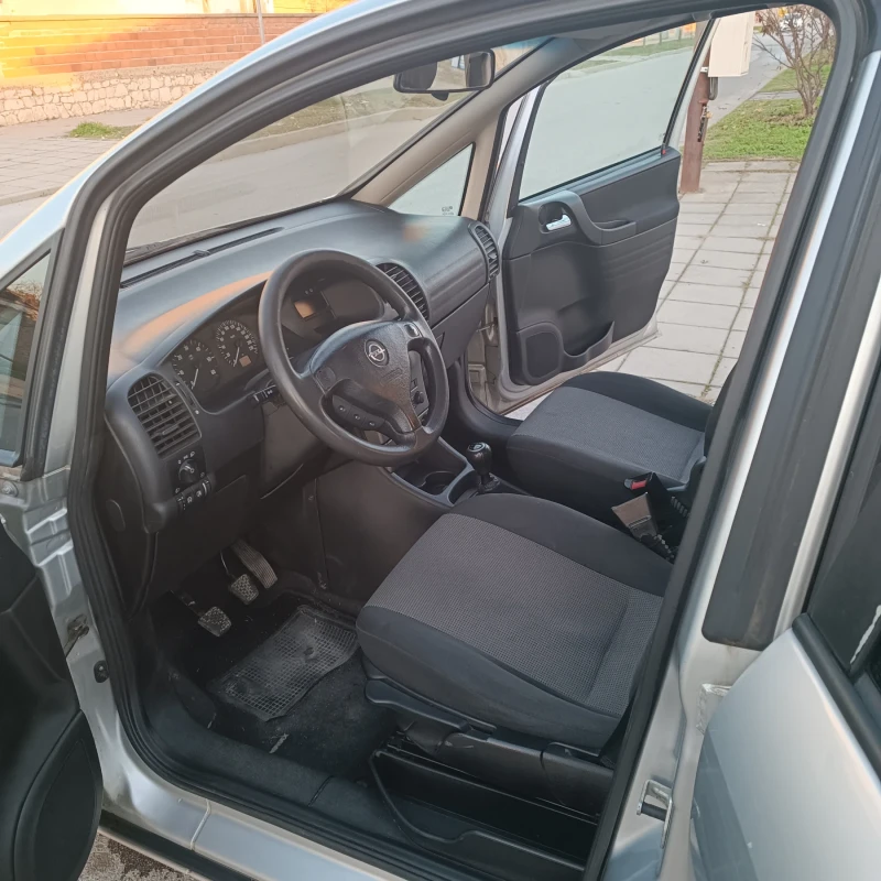 Opel Zafira, снимка 10 - Автомобили и джипове - 52817459