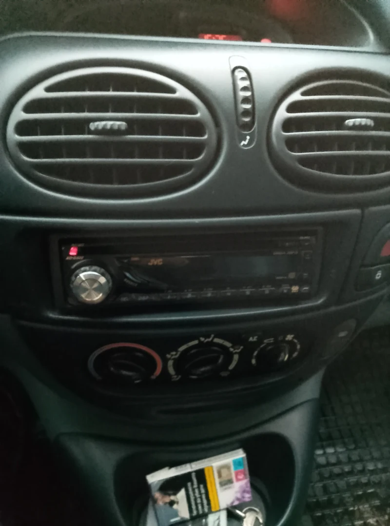 Renault Scenic, снимка 3 - Автомобили и джипове - 53055451