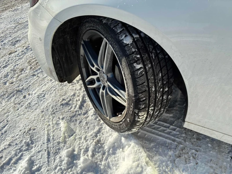 Mercedes-Benz E 300 * CARFAX * БЕЗ ПЪРВОНАЧАЛНА ВНОСКА, снимка 7 - Автомобили и джипове - 53173755