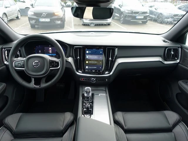 Volvo V60 B4 D Plus Dark, снимка 8 - Автомобили и джипове - 48864599