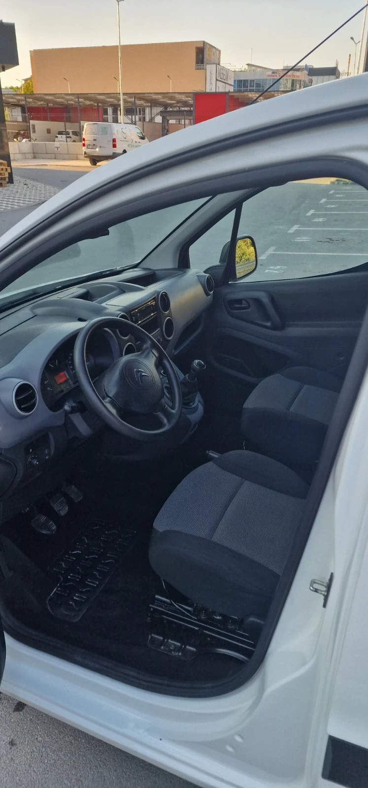 Citroen Berlingo 1.6 HDI, снимка 3 - Автомобили и джипове - 53093726