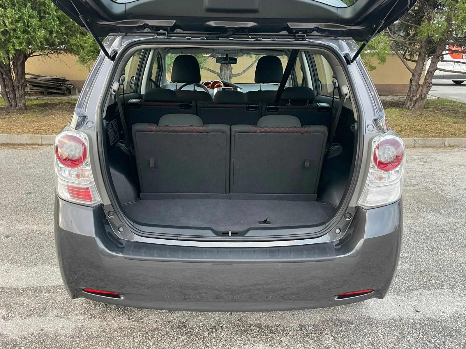 Toyota Verso 2.0D4-D 126 к.с. 7 места NAVI - изображение 4