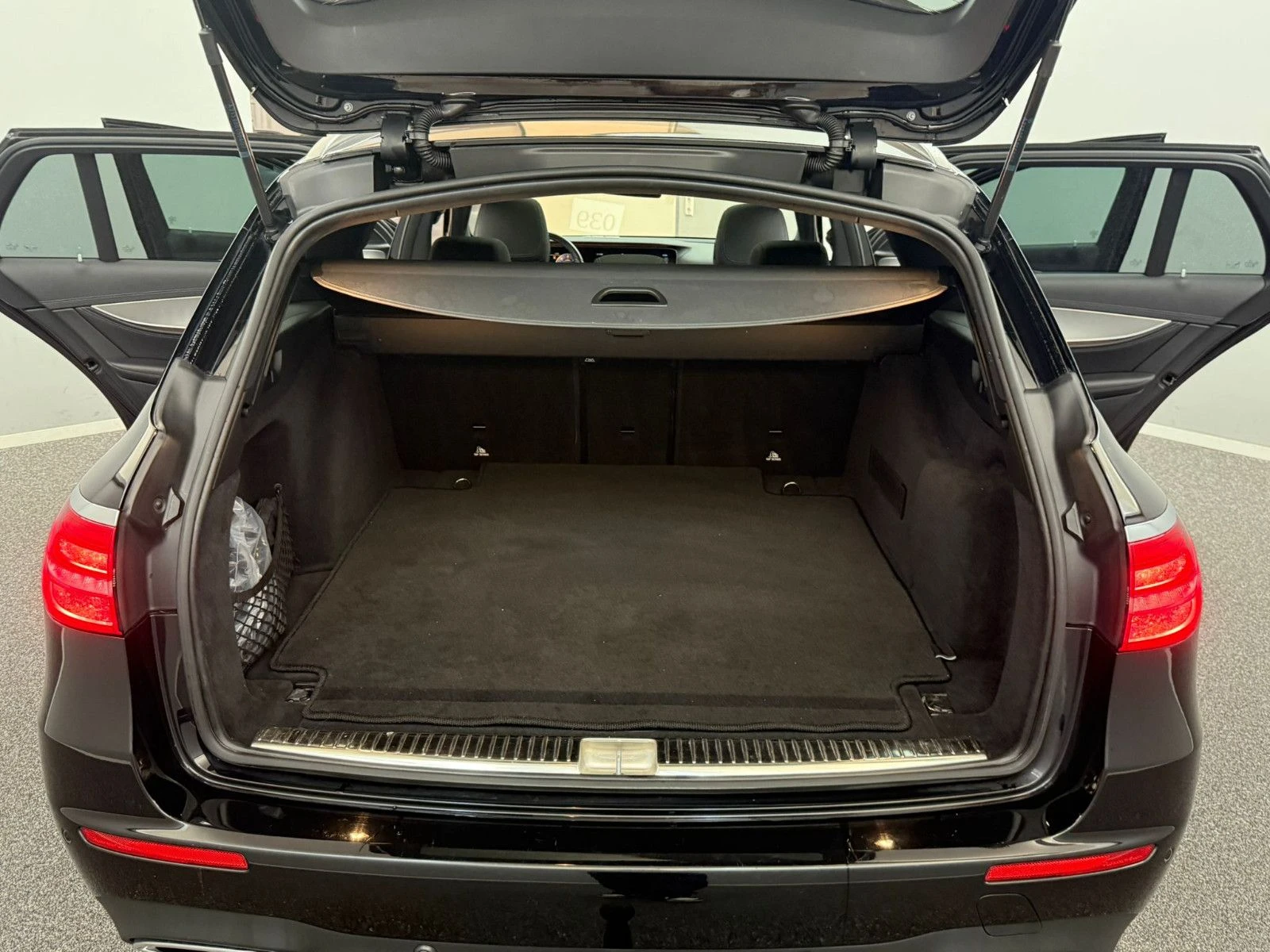 Mercedes-Benz E 220 D/4MATIC/194HP/AMG/DISTRONIC+ /CAM/NAVI/LED/201E - изображение 7